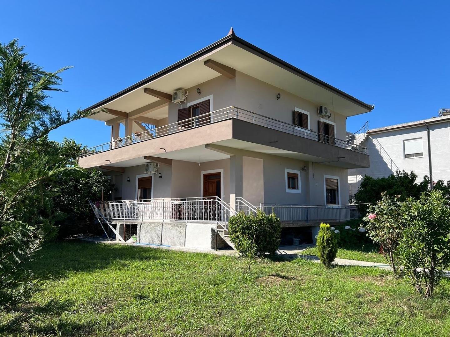 Villa Fjorentin Berat Exteriör bild