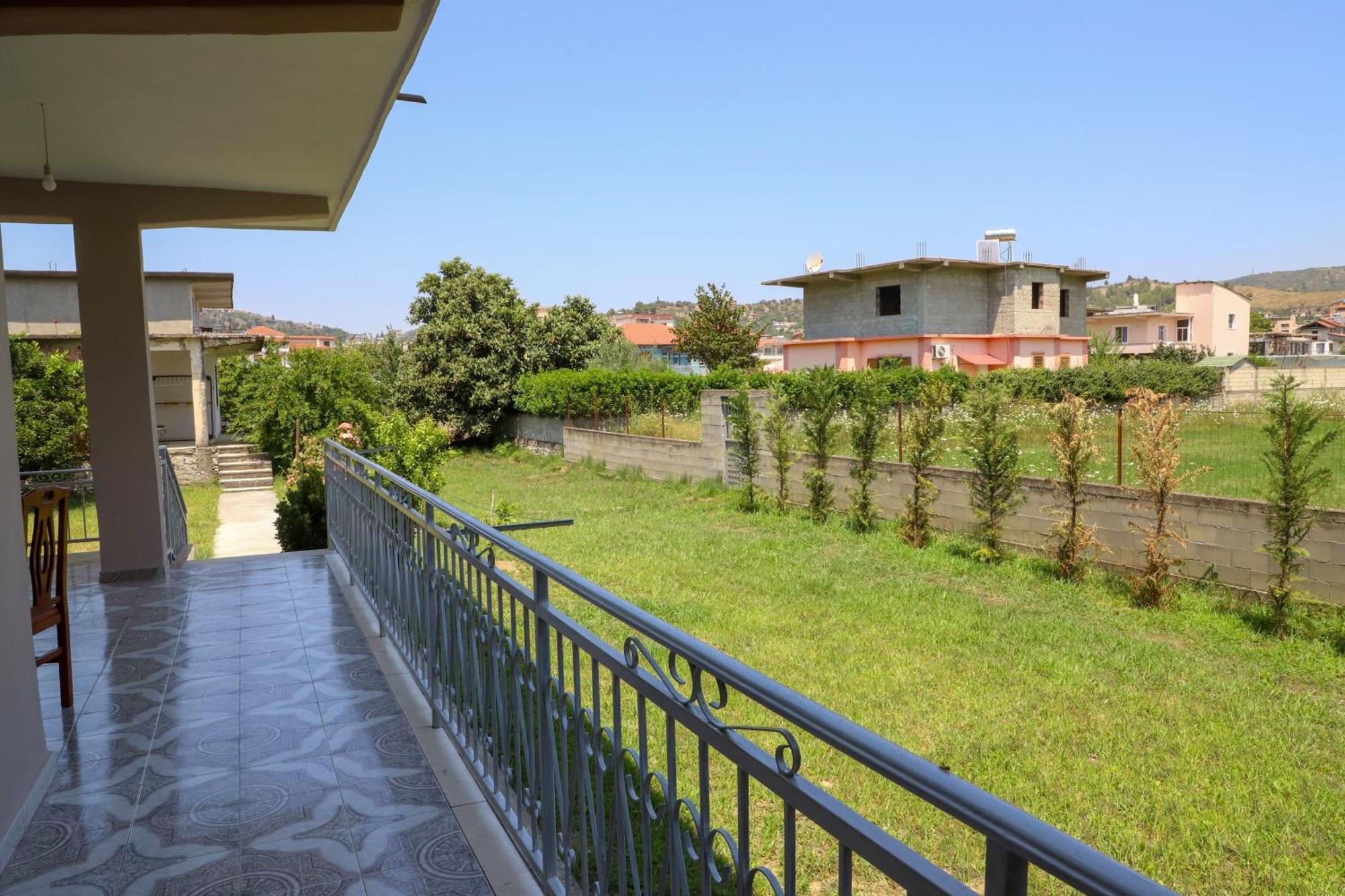 Villa Fjorentin Berat Exteriör bild