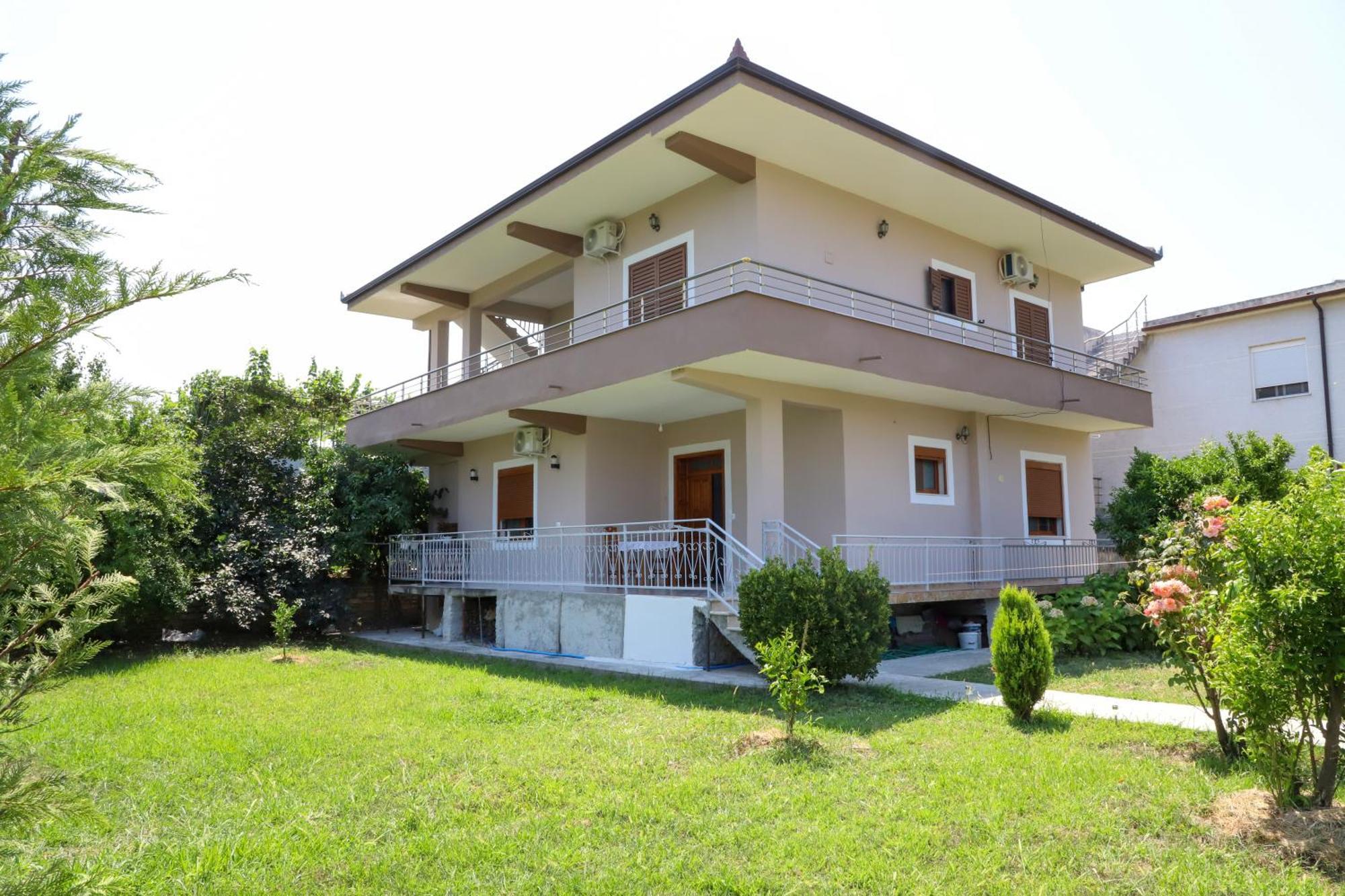 Villa Fjorentin Berat Exteriör bild